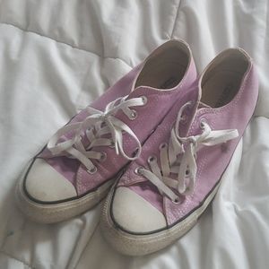 light purple/pink low converse